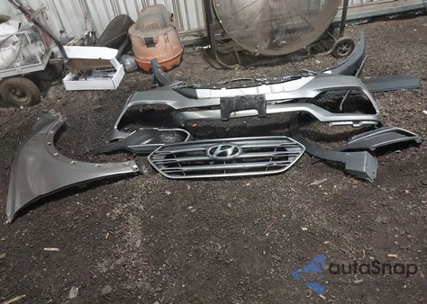 2018 Hyundai Santa Fe Sport 2.4L z USA, uszkodzony, nr VIN 5NMZT3LB8JH081165